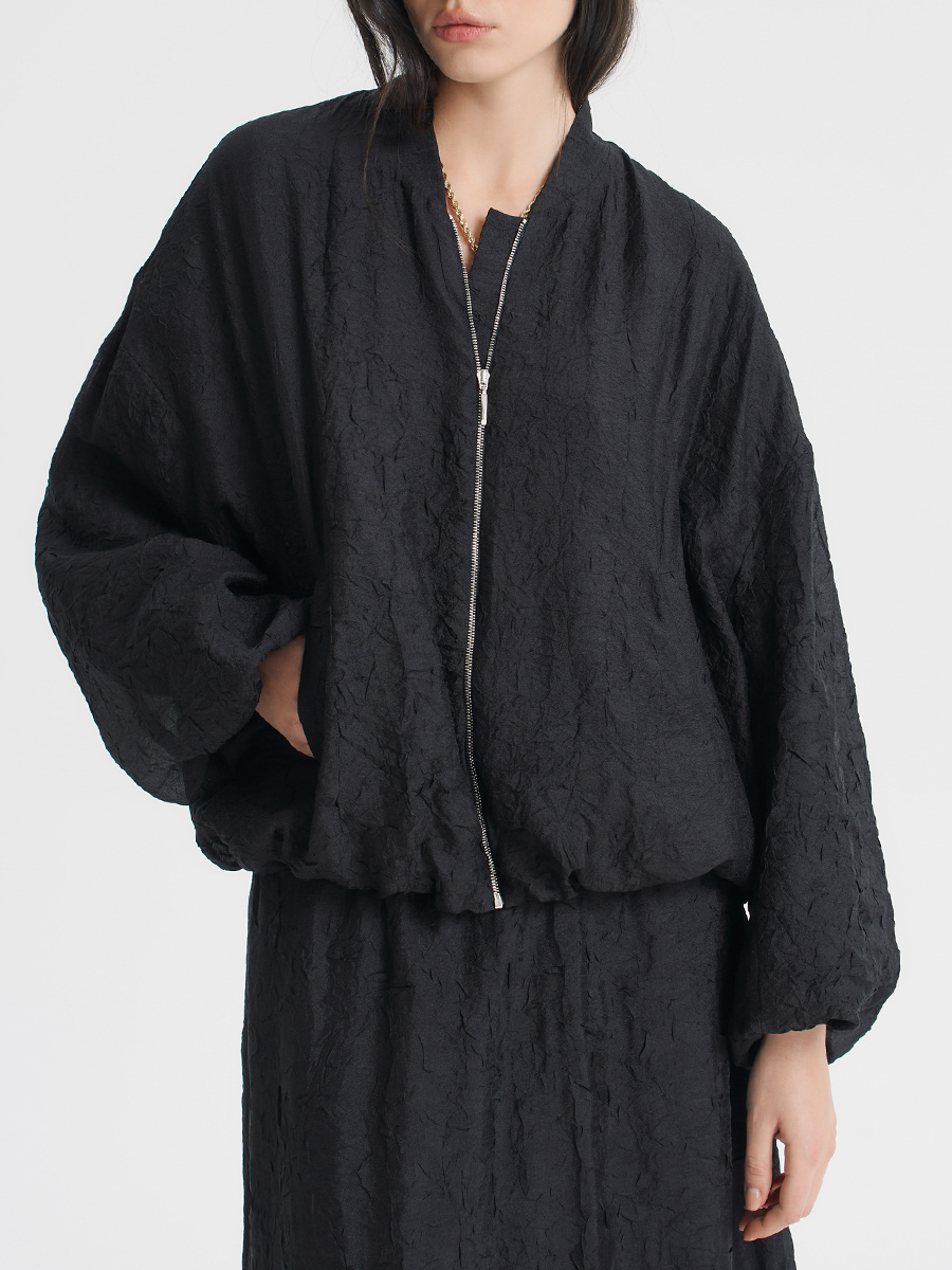 Бомбер из жатой вискозы